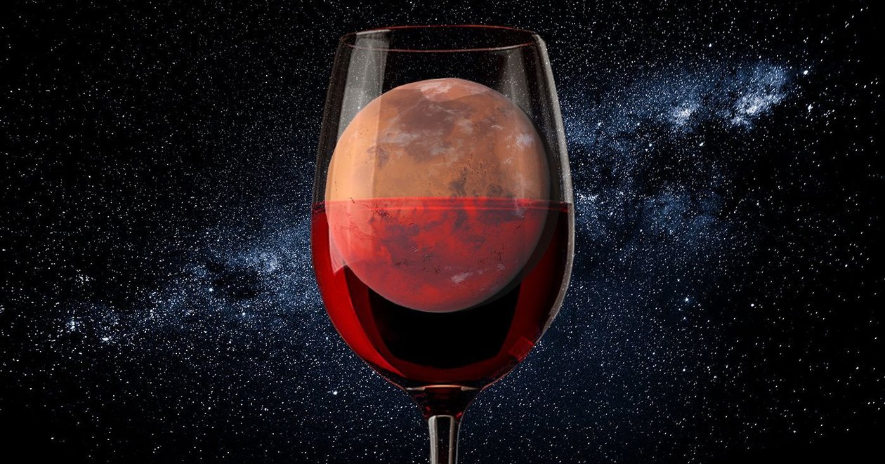 Вино — первый алкогольный напиток на космической орбите.